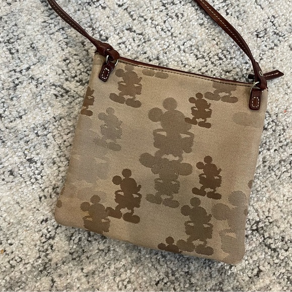 VINTAGE Discontinued Disney Dooney & Bourne Disneyland Crossbody Mickey Mouse - Picture 9 of 9